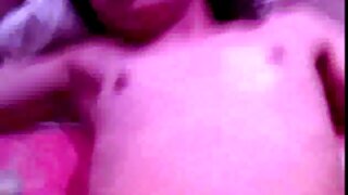 Yakuza fode a ponta oleada de uma barra de coklat aaliyah Hadid careca durante uma massagem